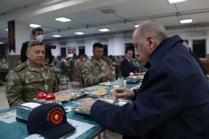 Başkan Erdoğan, Yüksekova'da Mehmetçik ile iftar yaptı
