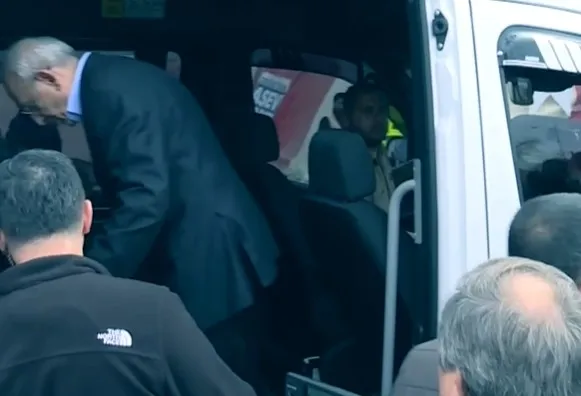 Deprem bölgesine giden Kemal Kılıçdaroğlu’na tepki: CHP geçmişiyle nasıl helalleşecek? Erbakan’ın kemikleri sızlıyor...