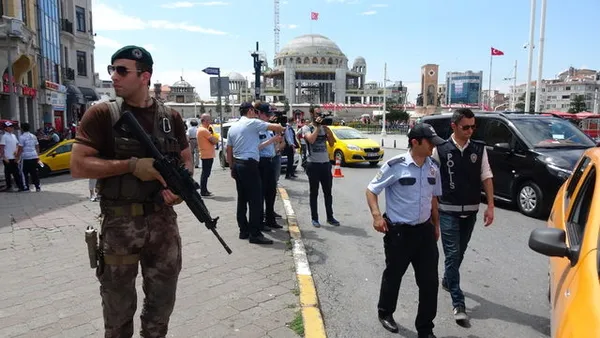 İstanbul'da geniş çaplı operasyon! Giriş çıkışlar tutuldu - 2
