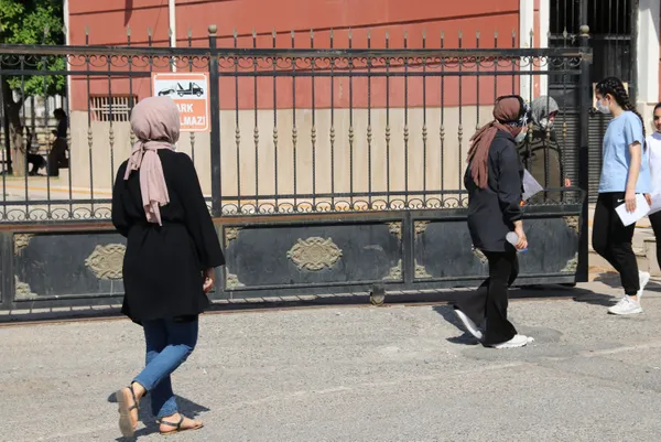 1624944312577.jpg YKS'ye giren başörtülü öğrenciye 28 Şubat zulmü! - 3