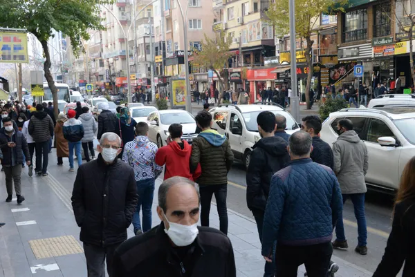 1609162236200.jpg Kısıtlamanın ardından Diyarbakır'da yoğunluk! Denetimler sıklaştırıldı - 1