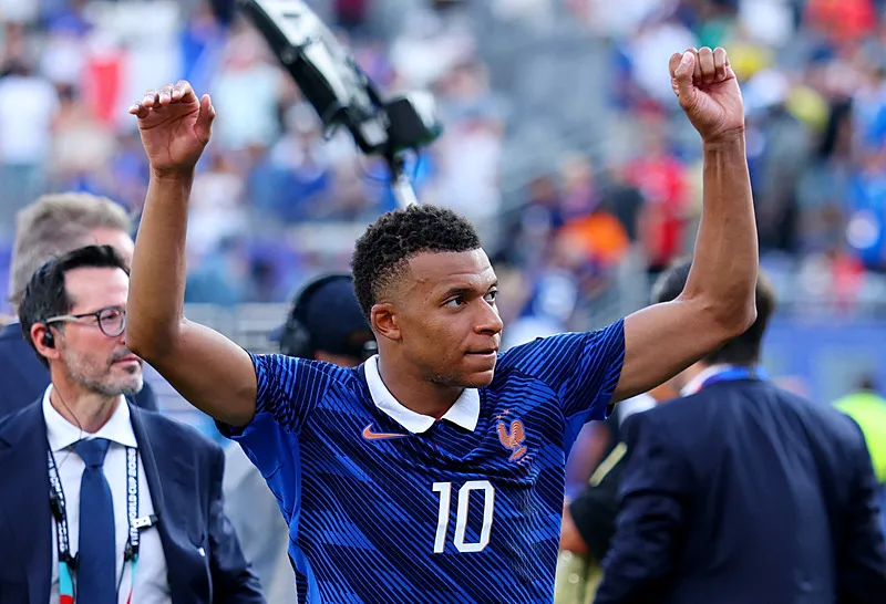 fransa-tur-biletini-aldi-isvec-kupaya-veda-etti-1782863603784.jpeg Fransa'da forma giyen Kylian Mbappe (Reuters)