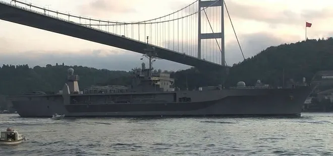 ABD savaş gemisi İstanbul Boğazı’ndan geçti! Amerikan mürettebatı fotoğraf çekti