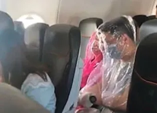 Uçakta yolcular öyle bir şey yaptı ki! Hostesleri şoke eden anlar