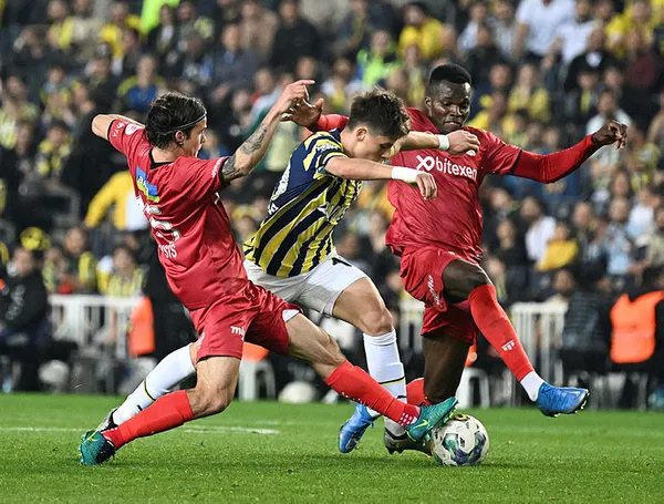son-dakika-fenerbahce-arda-gulerin-sozlesmesini-uzatti-1685118444725.jpg Son dakika: Fenerbahçe Arda Güler'in sözleşmesini uzattı - 2