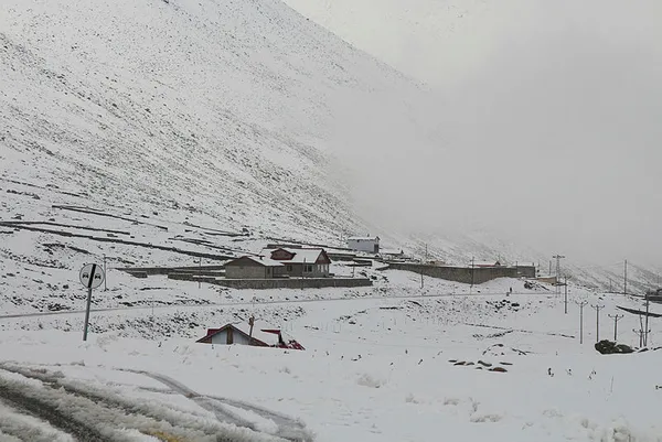 meteorolojiden-son-dakika-hava-durumu-aciklamasi-yogun-kar-kuvvetli-yagis-ve-firtina-uyarisi-6-kasim-2020-hava-durumu-1604634997019.jpg Meteoroloji'den son dakika hava durumu açıklaması! Yoğun kar, kuvvetli yağış ve fırtına uyarısı| 6 Kasım 2020 hava durumu - 8