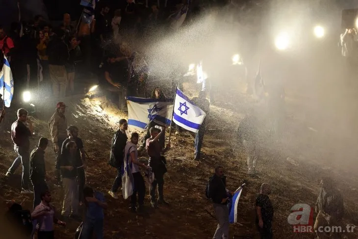 İsrail’de yargı reformu protestoları | Netanyahu’nun evinin önündeki barikat yıkıldı! İç savaş tehlikesi: Yüz binler sokağa döküldü! İşte İsrail’deki son durum