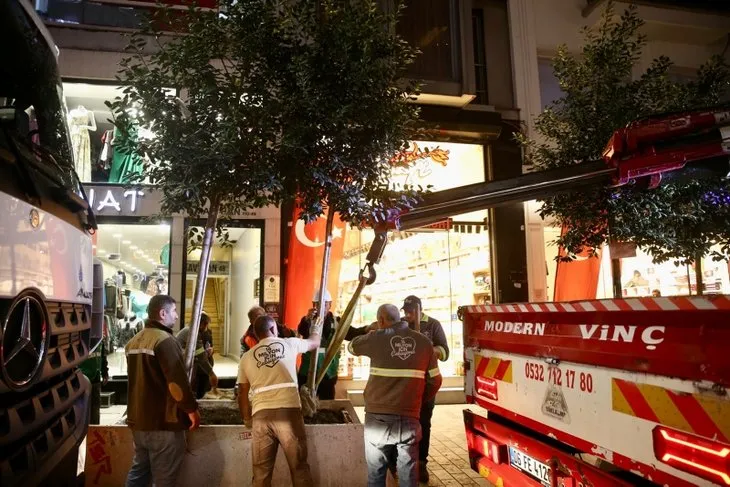 İstiklal Caddesi’ndeki patlama noktası çiçek bahçesine çevrildi! Beton saksı ve ağaçlar kaldırıldı