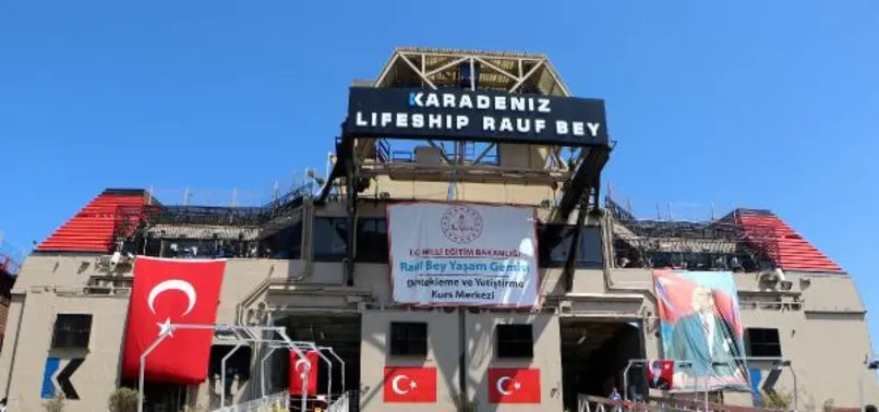 Depremden etkilenen öğrenciler yaşam gemisinde YKS'ye hazırlanıyor