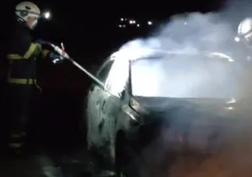 Seyir halindeki otomobil alev topuna döndü!