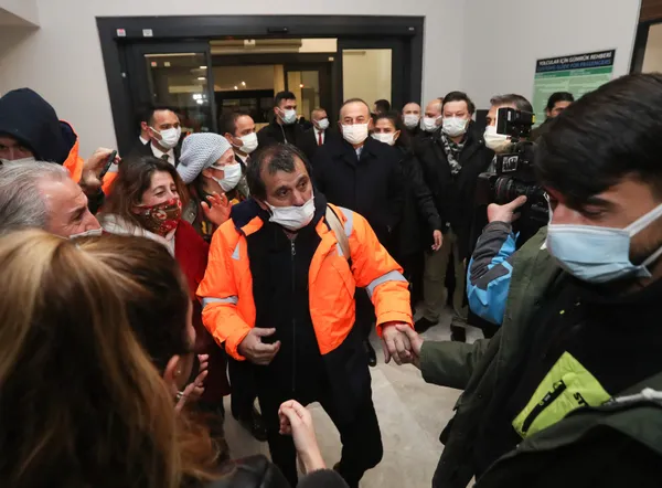 Kurtarılan Türk gemiciler İstanbul’a getirildi!