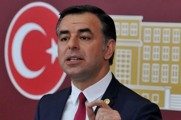 1689771916192.jpg Gizli katılımcı deşifre oldu! CHP'li Barış Yarkadaş canlı yayında açıkladı: O merakla aradıkları kişi... - 4