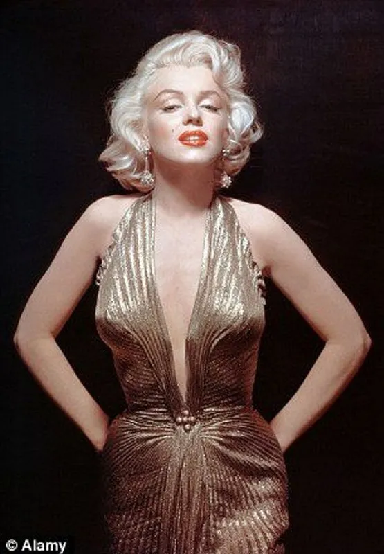 Marilyn Monroe’nun meşhur elbisesi rekor fiyata satıldı