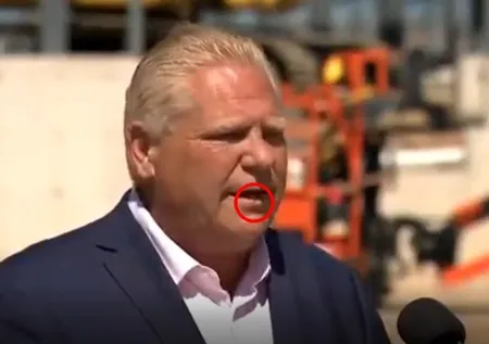 Başbakan canlı yayında arı yuttu