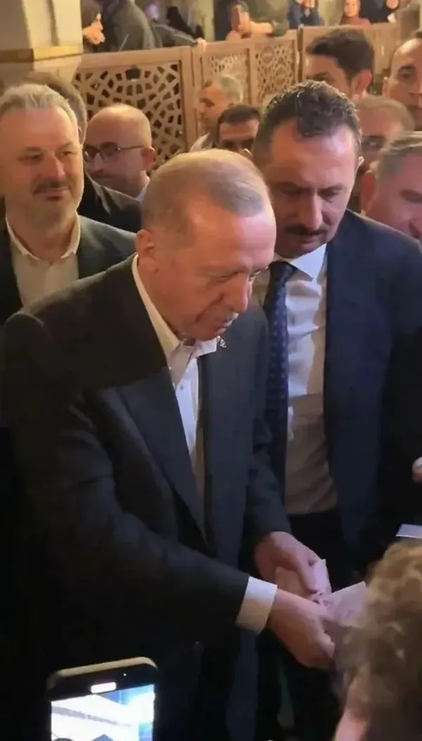 Başkan Erdoğan ve Murat Kurum akşam namazını Ayasofya Camii’nde eda etti | Vatandaşlar yoğun ilgi gösterdi