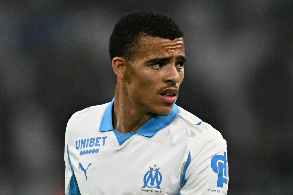 fenerbahce-mutlu-sona-ulasti-mason-greenwood-formayi-giydi-iste-transferin-maliyeti-1784059685308.jpg Fenerbahçe mutlu sona ulaştı! Mason Greenwood formayı giydi: İşte transferin maliyeti - 4