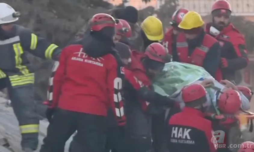 Deprem felaketinden saatler sonra yeni mucizeler! Annenin sözleri yürekleri dağladı! Duvardaki o yazı... 11