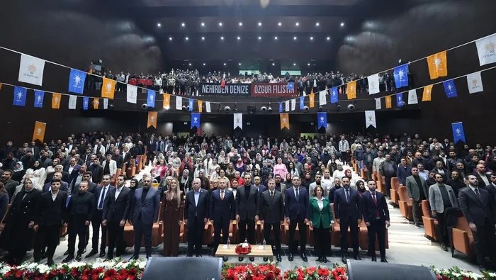 chpde-toplu-istifa-depremi-150-kisi-ak-partiye-gecti-1767169034396.jpg (Foto: AA)