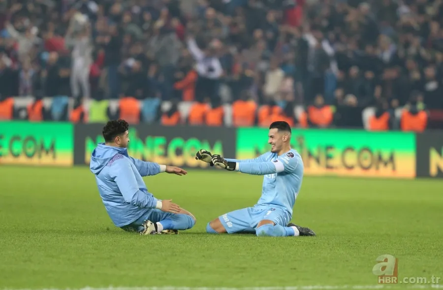 Trabzonspor-Fenerbahçe maçında tribünde Trabzon vurgulu koreografi: "Vatan bölünmez tektir" 21