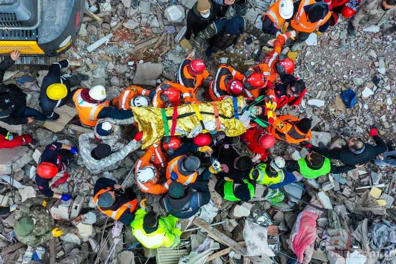 Depremin 8. gününde umudun kalbi bu noktalarda atıyor! Derya Akdoğan enkazdan sağ çıkarıldı 15