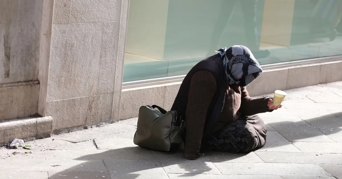 İsveç’te dilenmek artık paralı | Video