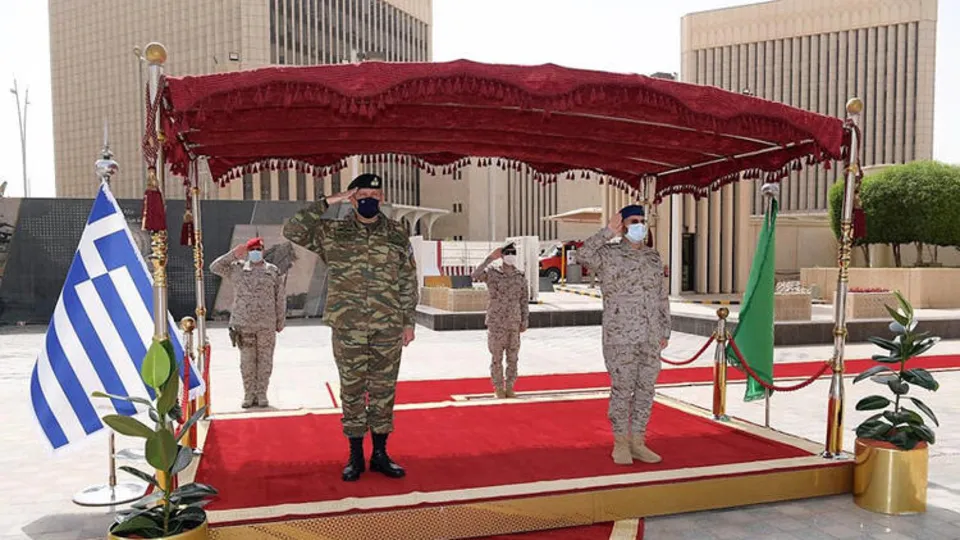 Türkiye'ye karşı Yunanistan'ı destekleyen Suudi Arabistan'dan skandal hamle! Resmi törenle madalya