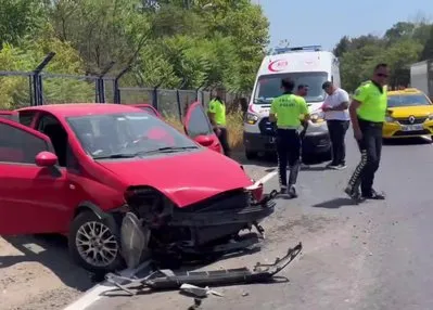 Otomobil kışla duvarına çarptı: 1 yaralı