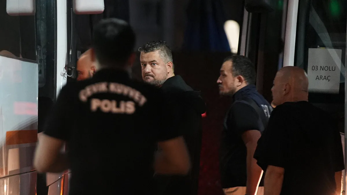 Buca Belediyesi "yolsuzluk" soruşturmasında 54 şüpheli adliyeye sevk edildi