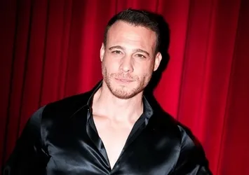 Kerem Bürsin sevgilisi Selin Yağcıoğlu ile ilk fotoğrafını yayınladı