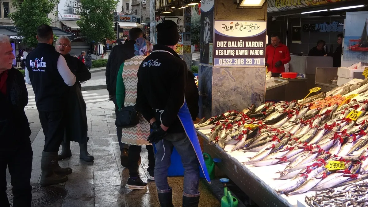 Trabzon’da palamutlar 1 kiloya ulaştı: Tezgâhlarda bereket sürüyor, vatandaş tezgâha akın ediyor! - 3