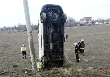 Yoldan çıkan kamyonet şaha kalktı: 1 yaralı