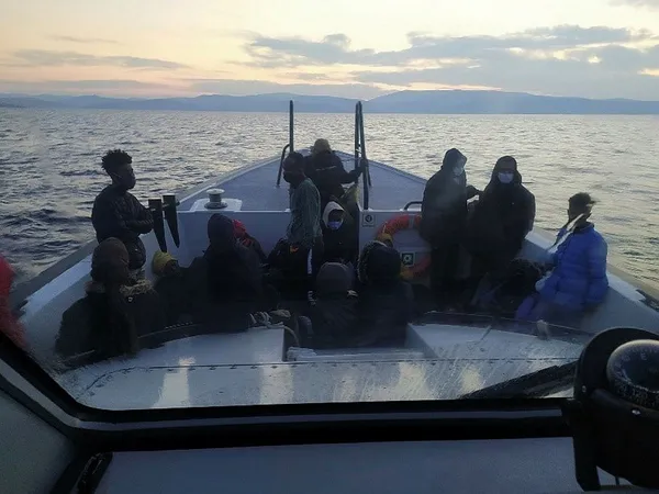 1631901333341.jpg İzmir'de 34 kaçak göçmen yakalandı: Gelen ihbar sonrası ekipler harekete geçti - 2