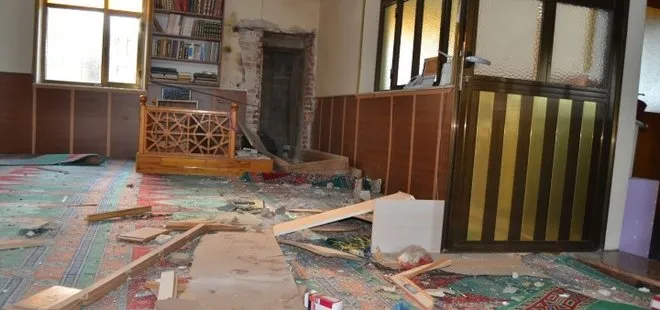 Manisa’da caminin minaresine yıldırım düştü | Cami geçici olarak ibadete kapatıldı