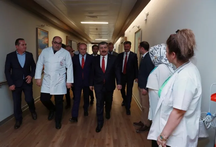 Sağlık Bakanı Fahrettin Koca Fatma Girik’i hastanede ziyaret etti