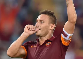 Roma, 40 yaşındaki Totti ile sözleşme yeniledi