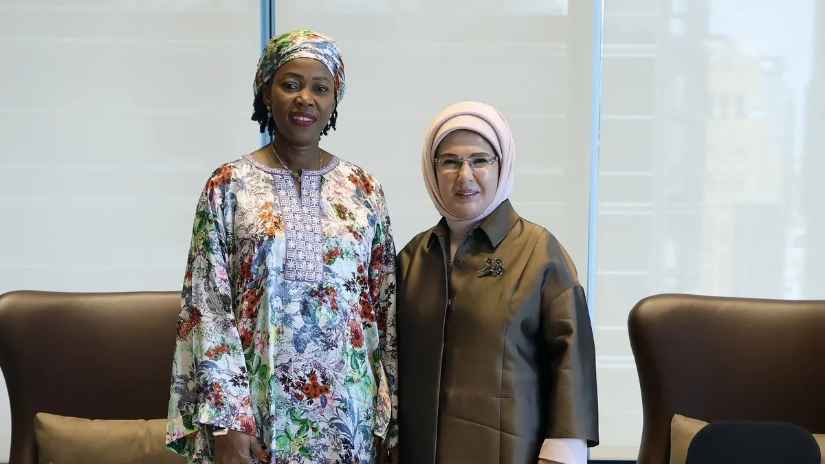 Emine Erdoğan'dan Türkevi'nde anlamlı görüşme! Sierra Leone Cumhurbaşkanı'nın eşi Fatima Maada Bio ile bir araya geldi