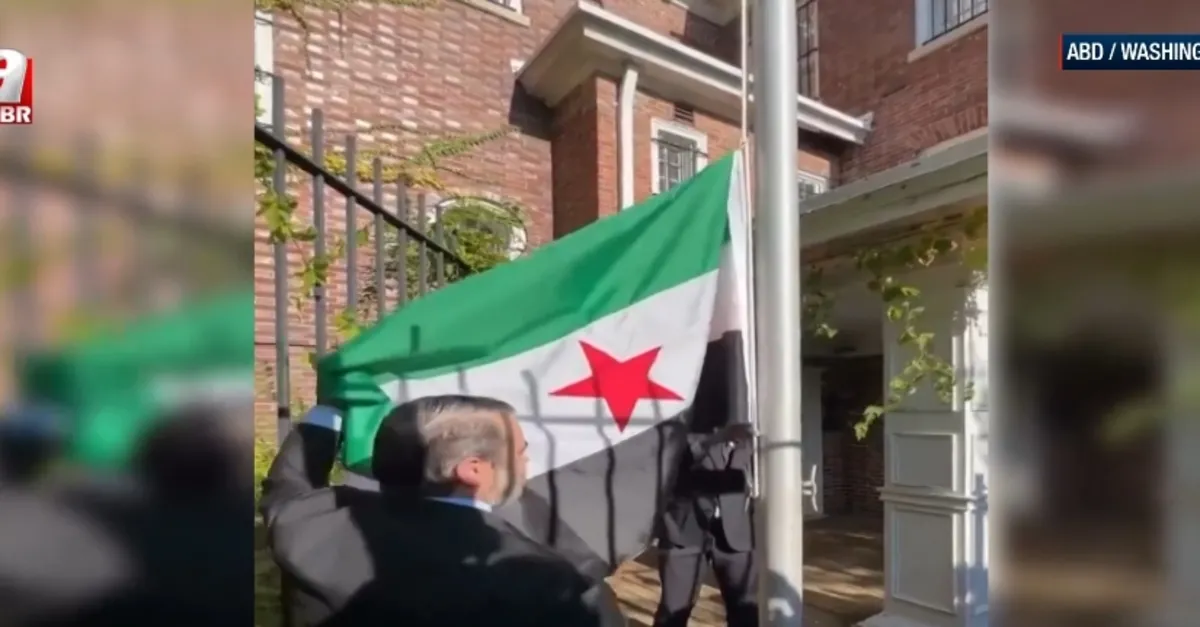 Suriye bayrağı, ABD’de göndere çekildi!