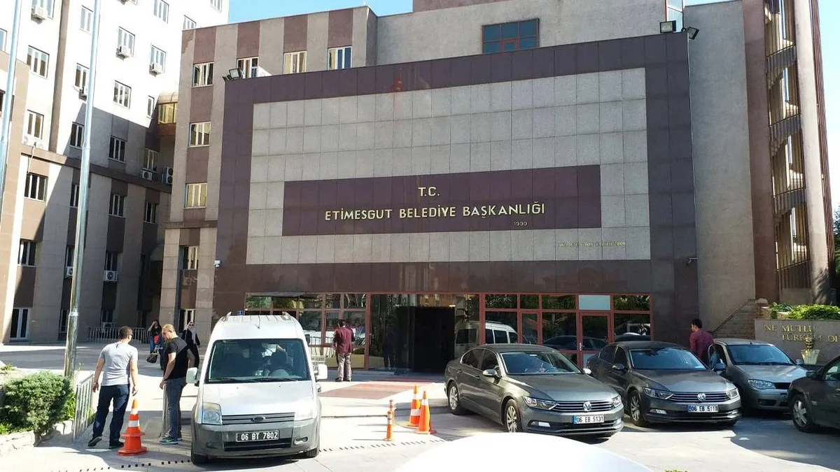 etimesgut-belediyesine-ikinci-dalga-operasyon-iki-baskan-yardimcisi-dahil-25-kisi-hakkinda-gozalti-karari-1791866610385.jpeg Etimesgut Belediyesi'ne ikinci dalga operasyon: İki başkan yardımcısı dahil 25 kişi hakkında gözaltı kararı - 1