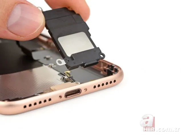 iPhone 8'in içini açtılar! 9