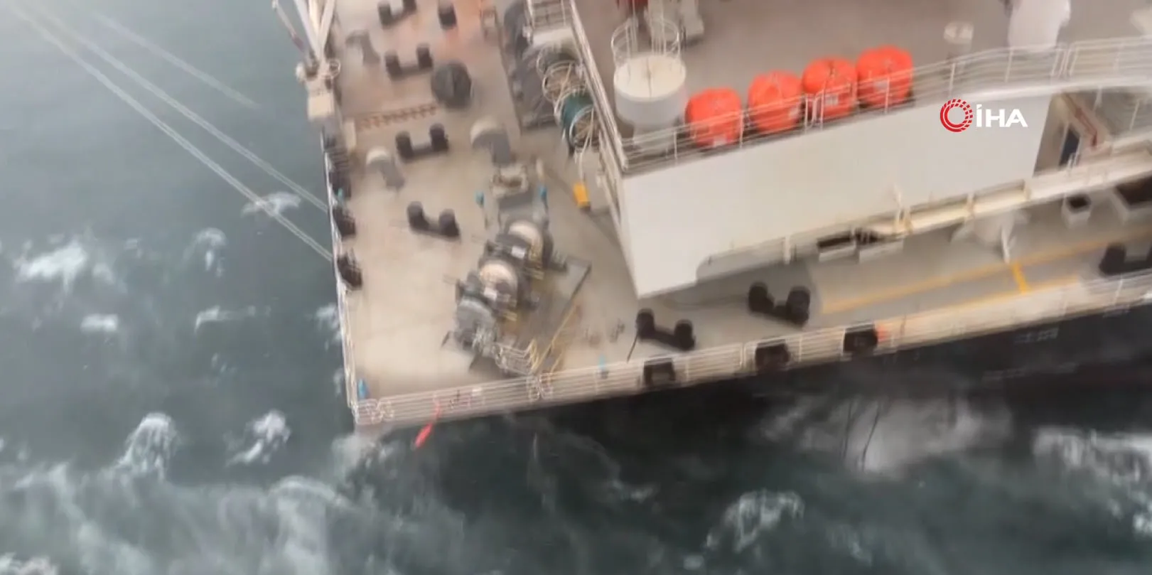 Yolcu gemisi yük gemisine çarptı