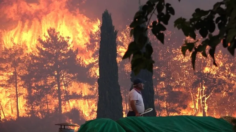 Antalya Manavgat alevlere teslim oldu! İşte dehşete düşüren yangında son  durum