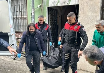 Mersin'de kadın cinayeti! Sevgilisinin evine gitti annesinin yanında öldürdü