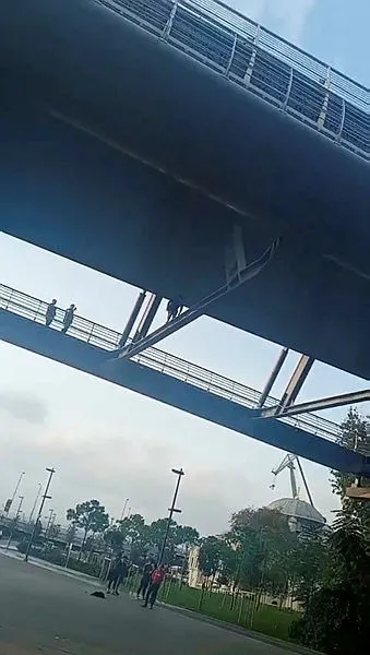 Sosyal medyada beğeni uğruna tehlikeye aldırmadan Haliç Köprüsü kirişlerinde yürüdü - 2