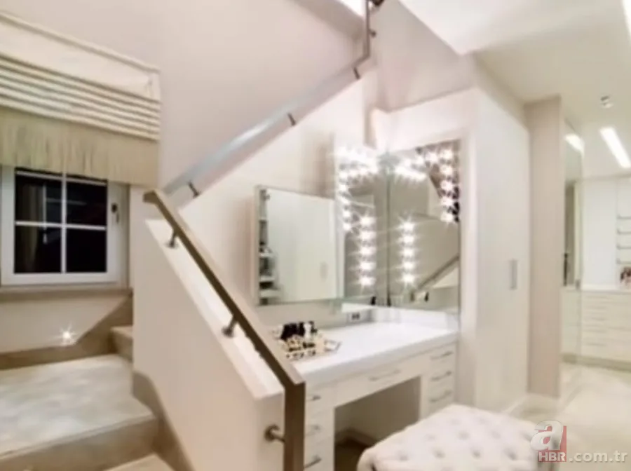 Ömer'in Gamze'si Gökçe Bahadır'ın boğaz manzaralı lüks evinin kirası şoke etti! Meğer ünlü futbolcu... 14