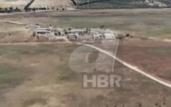 a-haber-droneu-teroristleri-goruntuledi-ypgpkklilar-dronea-ates-acti-1653731283323.jpeg A Haber Drone'u teröristleri görüntüledi! YPG/PKK'lılar Drone'a ateş açtı - 6