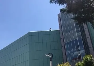 Mecidiyeköy'de AVM'de intihar girişimi