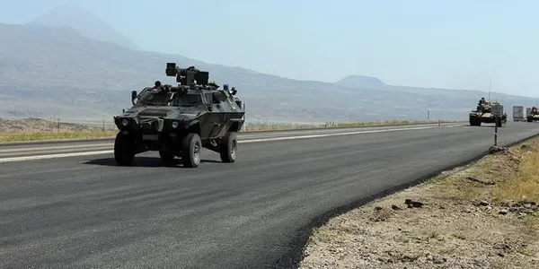 hakkaride-15-gunluk-yasak-valilik-son-dakika-duyurdu-1688670332413.jpg Hakkari'de 15 günlük yasak! Valilik son dakika duyurdu - 4