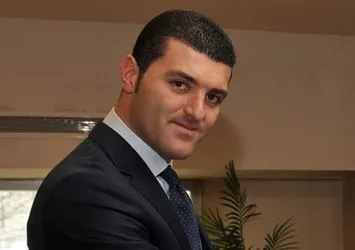 Emir Sarıgül iş yerinin arka kapısından kaçtı!