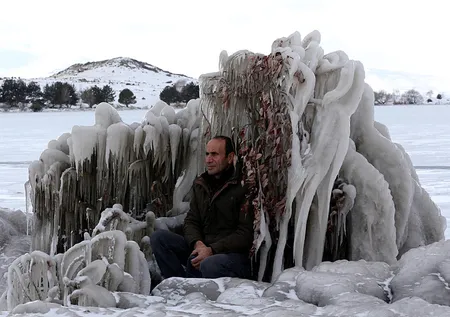 Çıldır Gölü'nde kartpostallık görüntüler! Kutupları andırdı