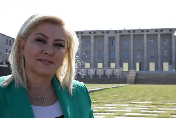 Şebnem Bursalı kimdir, kaç yaşında, aslen nereli? AK Parti İzmir 1. Bölge Milletvekili adayı Şebnem Bursalı hayatı ve kariyeri!